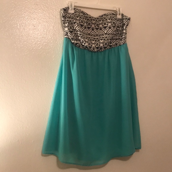 Strapless knee length semi formal dress - Picture 2 of 4